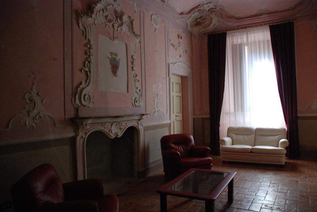 Palazzo Bonfranceschi Bed & Breakfast Belforte del Chienti Екстериор снимка